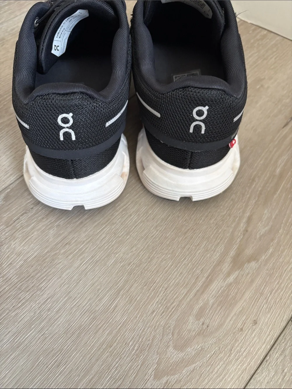 On Running Cloud 6 Men's Size M 8.5  black  White Running Shoes